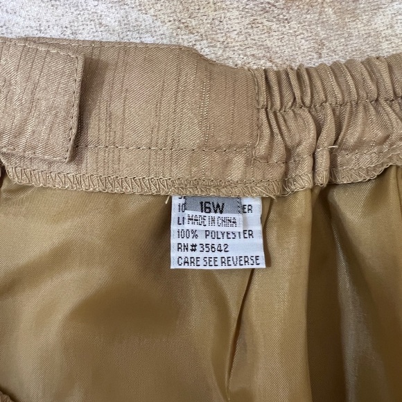 Elegant Size 16W Beige Skirt - Picture 8 of 8